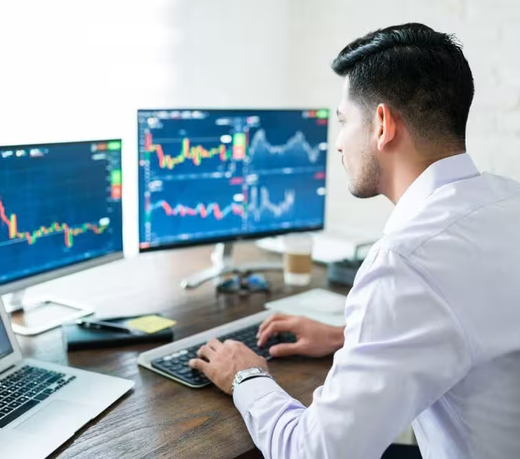 트레이딩 성과 차트를 함께 분석하는 전문가 팀